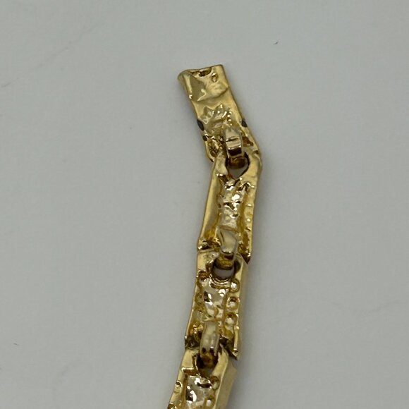 Vintage Gold-Tone Leopard Shoulder Brooch Green Rhinestone Eyes Articulated Body - Picture 12 of 16